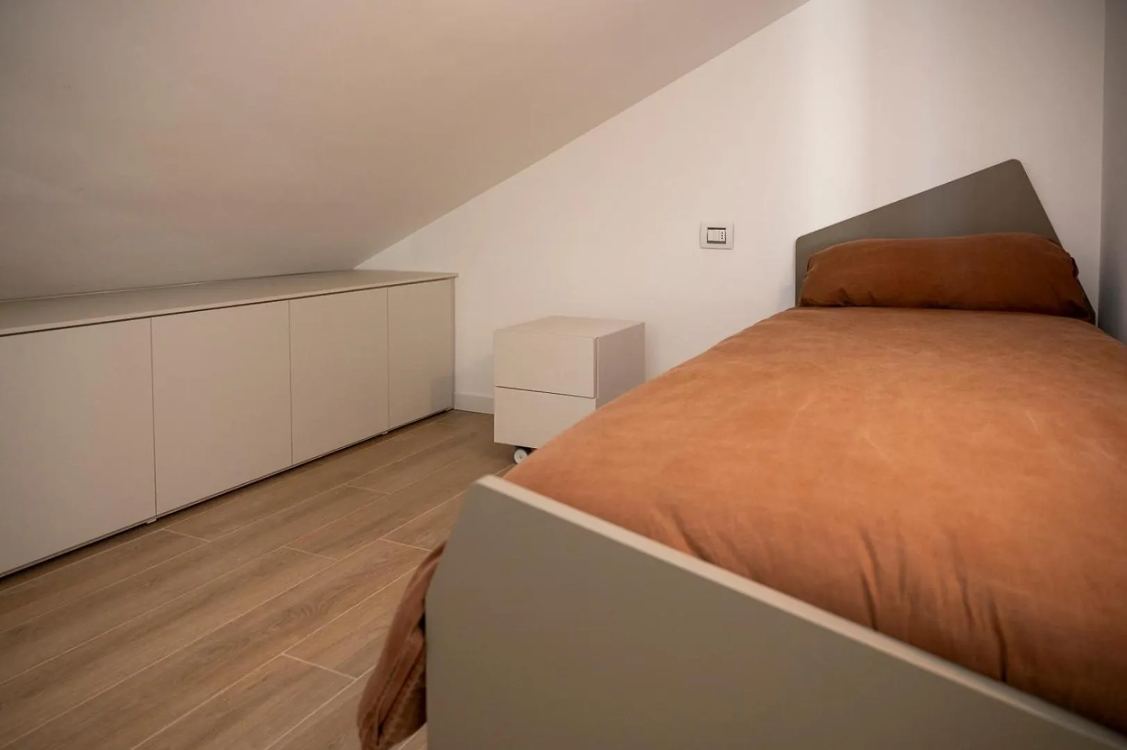 Italian Vacation Homes - Lakeview Heaven Retreat Esmate 0*,  Italy