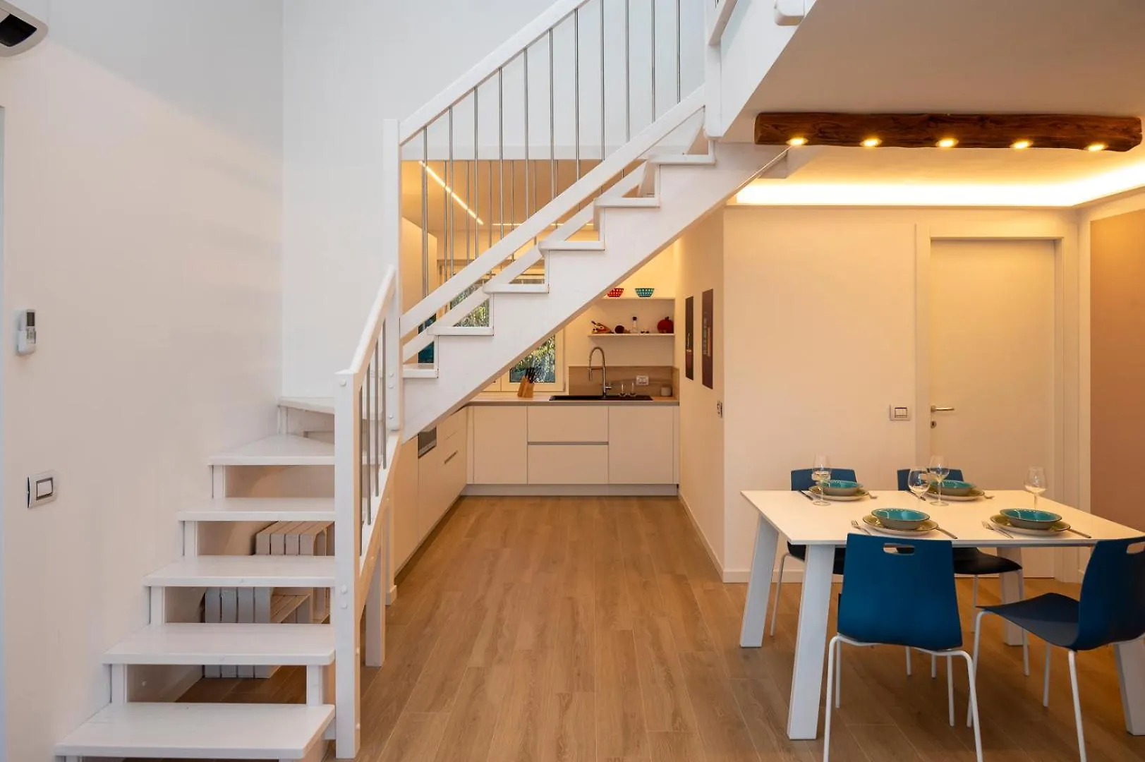 Apartment Italian Vacation Homes - Lakeview Heaven Retreat Esmate