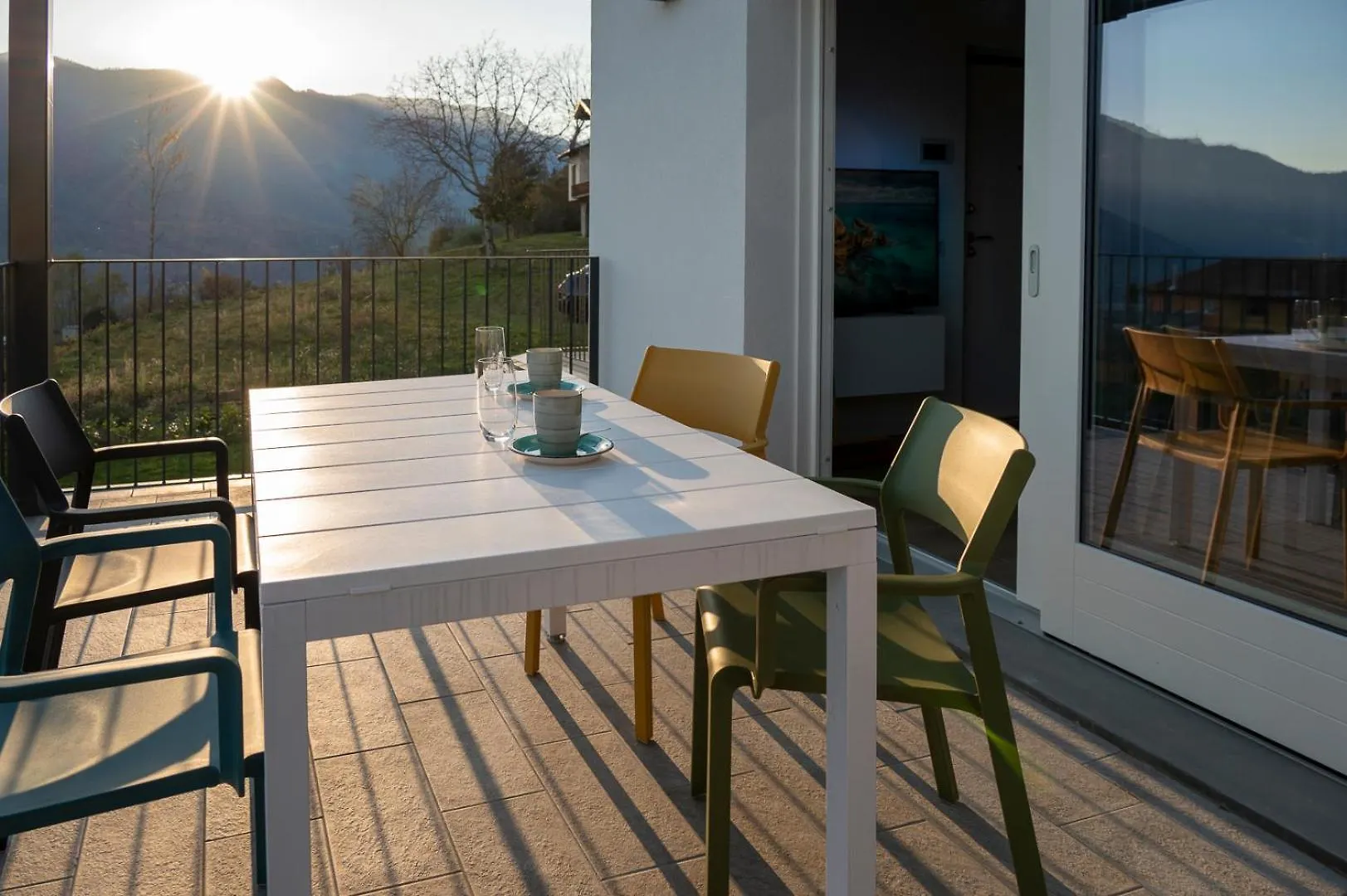 Apartment Italian Vacation Homes - Lakeview Heaven Retreat Esmate