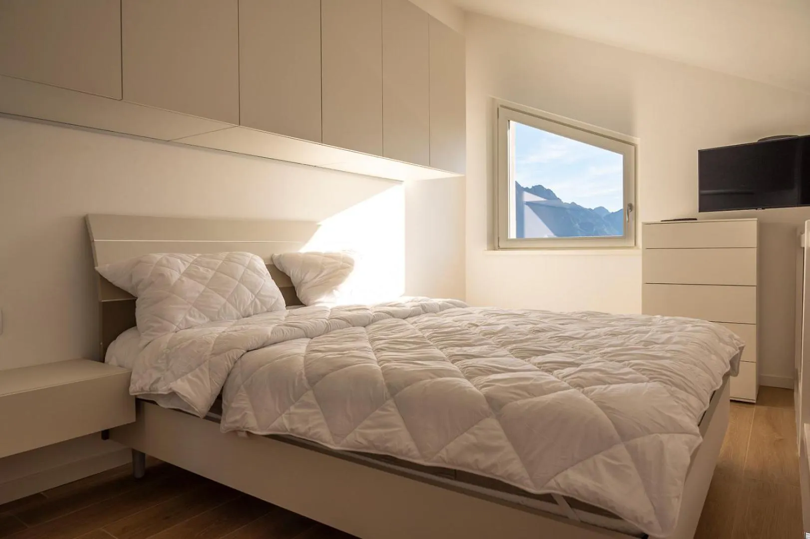 Italian Vacation Homes - Lakeview Heaven Retreat Esmate