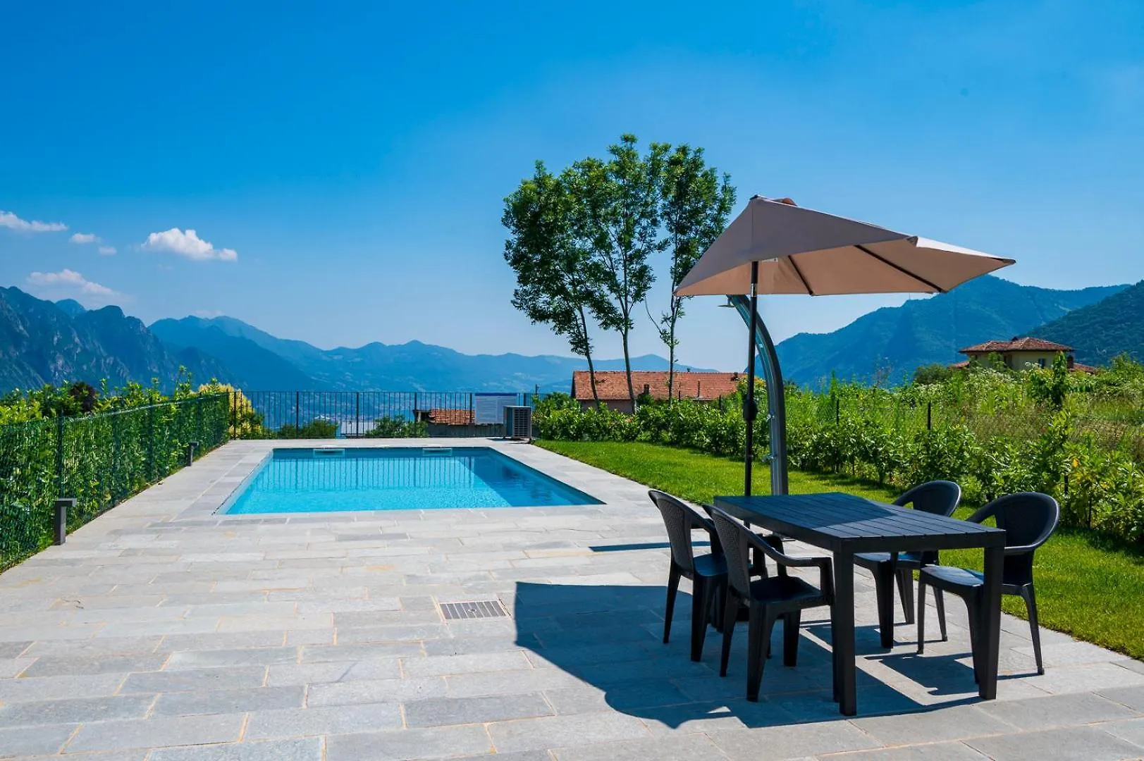 Apartment Italian Vacation Homes - Lakeview Heaven Retreat Esmate