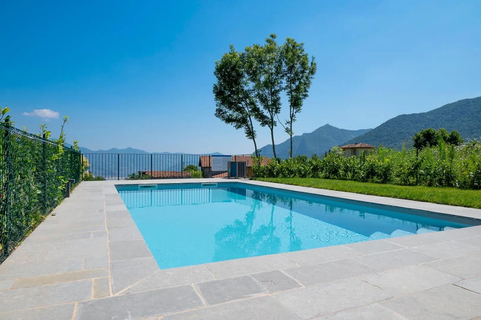 Apartment Italian Vacation Homes - Lakeview Heaven Retreat Esmate